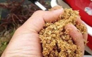 魚(yú)餌入水散落太快的原因及解決辦法，可能是魚(yú)餌攪拌不均勻或餌水比沒(méi)掌握好等