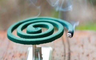 炔丙菊酯和氯氟醚菊酯的區(qū)別，前者是液體后者是固體