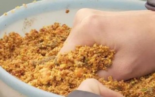 谷麥釣法的找窩方式，陡坡下的坎位、密林邊的回水灣均為理想窩點