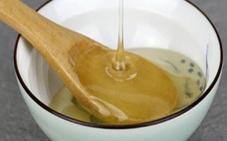 野桂花蜂蜜怎么鑒別真假，從色澤、香味、口感和結(jié)晶狀態(tài)來分辨