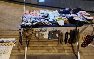 幾百元本錢擺地?cái)傎u什么，可選擇賣服裝鞋襪、賣水果等
