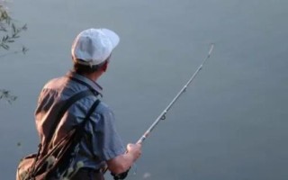 秋天用蚯蚓能不能釣到魚，可以釣到魚但要注意作釣時(shí)間