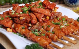 冬季農(nóng)村集市經(jīng)營(yíng)哪些小吃比較賺錢，可考慮售賣麻辣燙、糕點(diǎn)、炸雞排等食品