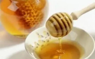 蜂蜜涂臉后要不要洗掉，變干后的蜂蜜容易吸收皮膚水分