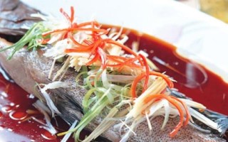 冷凍石斑魚能不能清蒸，清蒸石斑魚是粵菜中的一道傳統(tǒng)名菜