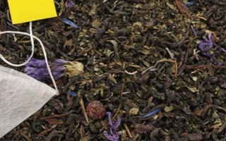 茶葉渣怎樣做肥料，與土1:5混和并堆積加水發(fā)酵即可