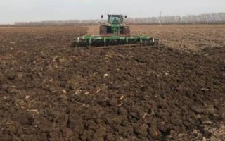 耙地的基本方法，常用順耙、橫耙和斜耙