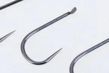 海竿能不能釣鰱魚，需根據(jù)魚情選用不同的鉤型