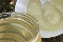 假蜂蜜有什么特點(diǎn)，主要有水白色、琥珀色、淺琥珀色等7種顏色