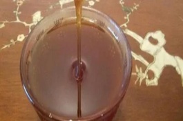 棗花蜜結(jié)晶什么顏色，可通過(guò)色澤、香味和口感等來(lái)鑒別