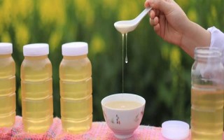 油菜花蜂蜜的顏色，多呈特淺琥珀色