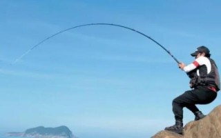 初春野釣鯽魚的技巧，打窩時窩料首選酒米
