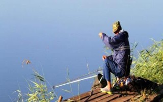 下雪后第二天怎么釣魚(yú)，上午10點(diǎn)到下午3點(diǎn)左右為佳