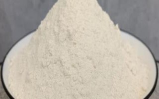 拉絲粉怎么制作以及要注意什么，對高筋面粉加水反復(fù)揉搓、曬干后打成細(xì)粉即可