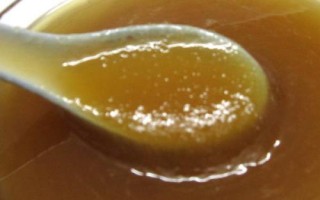 野桂花蜂蜜怎么鑒別真假，從色澤、香味、口感和結(jié)晶狀態(tài)來分辨