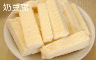 二連浩特市的特產(chǎn)，包括牛羊卷肉和皮囊酒等種類(lèi)