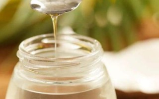 如何制做甘油蜂蜜面膜，將蜂蜜與甘油混合、再倒入溫開(kāi)水拌勻即可